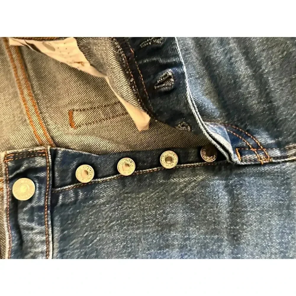 Levi's Premium Blue Denim Straight Leg Jean Size W31